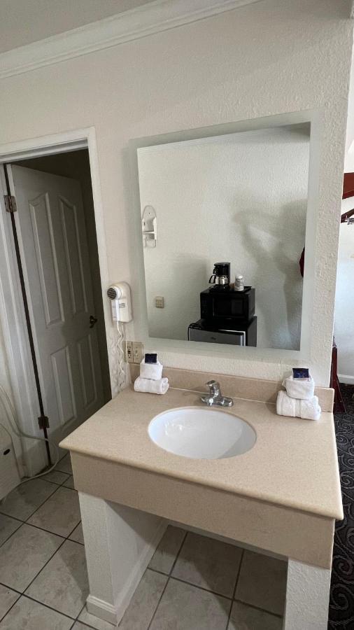 Americas Best Value Inn Ханфорд Экстерьер фото